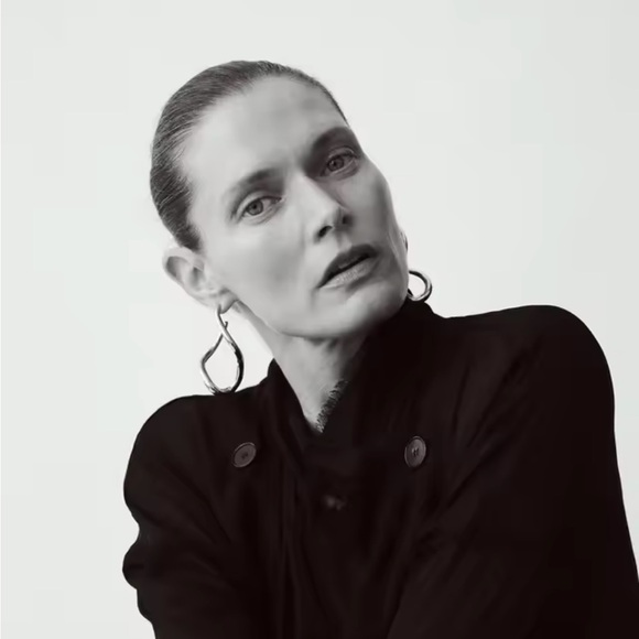 Mirella - New ZAA Statement Earrings. Irregular Shape Metal Earrings. 2025 Trend - Picture 3 of 10